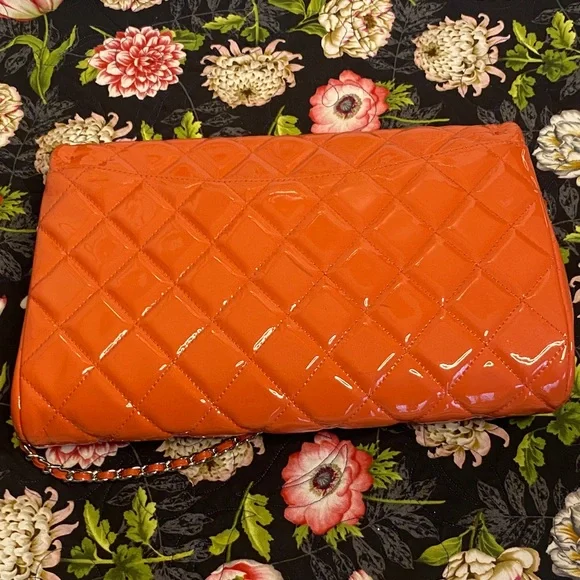 CHANEL Classic Chain Flap Quilted Patent Leather Exc cond - Picture 10 of 14